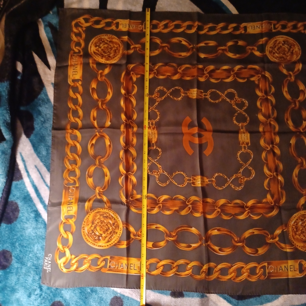 CHANEL Olive and Gold Chain Motif Scarf - Picture 5 of 8